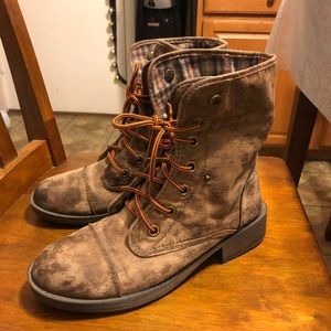 Roxy combat boots